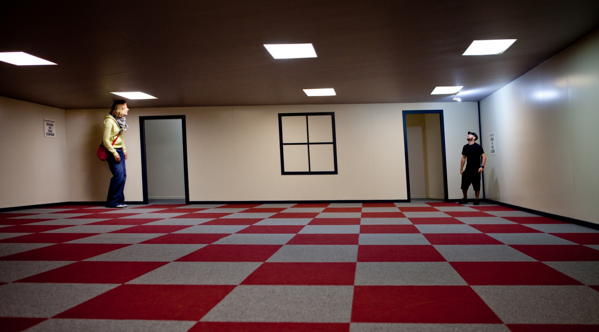 Illusion Rooms Puzzling World